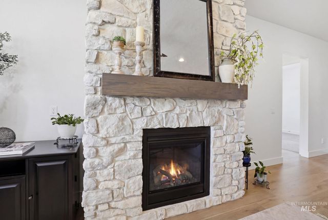 11371 W Heliopsis Dr, Star, ID 83669