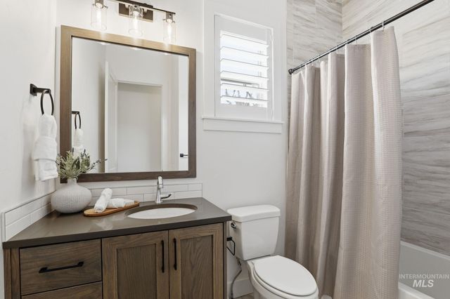 11371 W Heliopsis Dr, Star, ID 83669