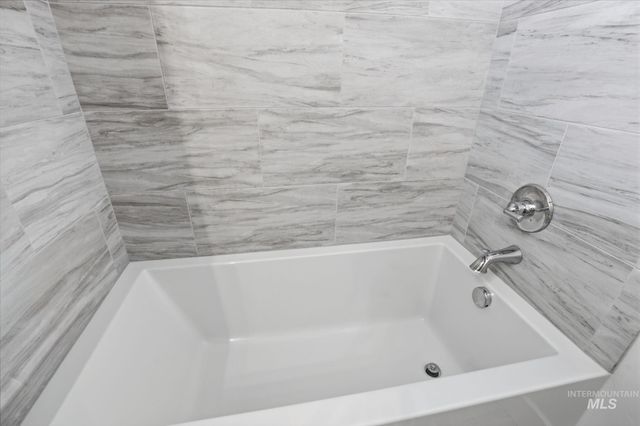 11371 W Heliopsis Dr, Star, ID 83669