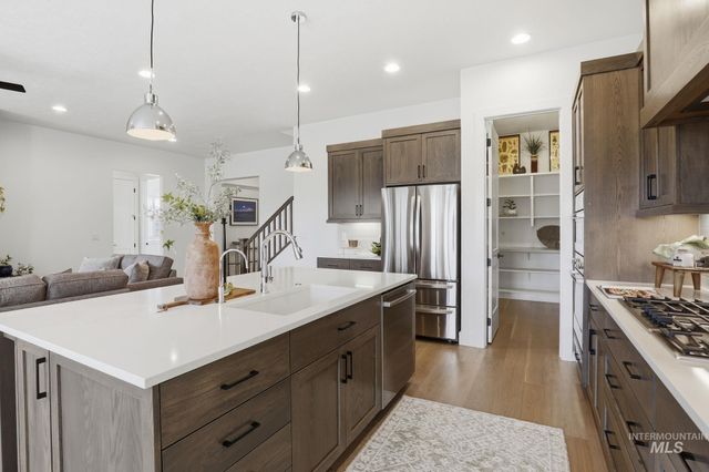 11371 W Heliopsis Dr, Star, ID 83669