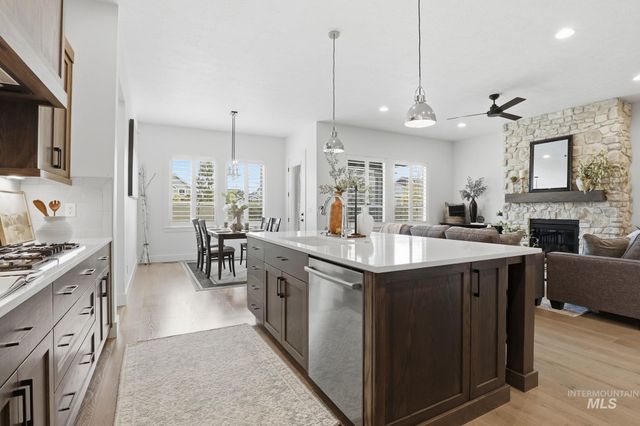 11371 W Heliopsis Dr, Star, ID 83669