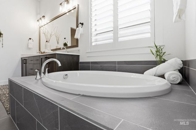 11371 W Heliopsis Dr, Star, ID 83669