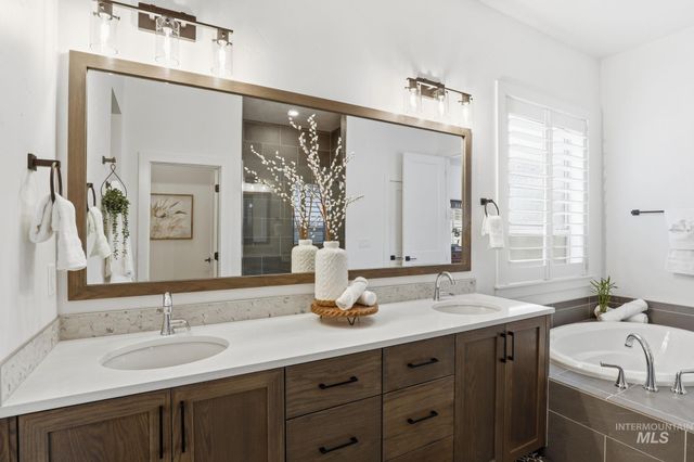 11371 W Heliopsis Dr, Star, ID 83669