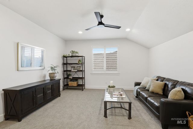 11371 W Heliopsis Dr, Star, ID 83669