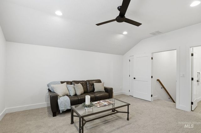 11371 W Heliopsis Dr, Star, ID 83669