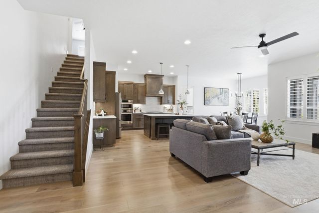 11371 W Heliopsis Dr, Star, ID 83669