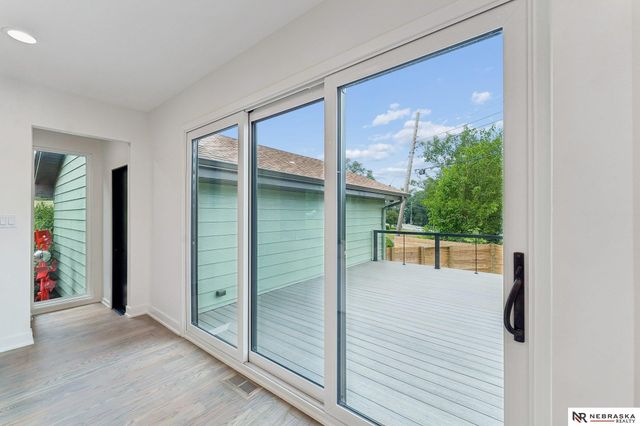 445 S 85th Street, Omaha, NE 68114