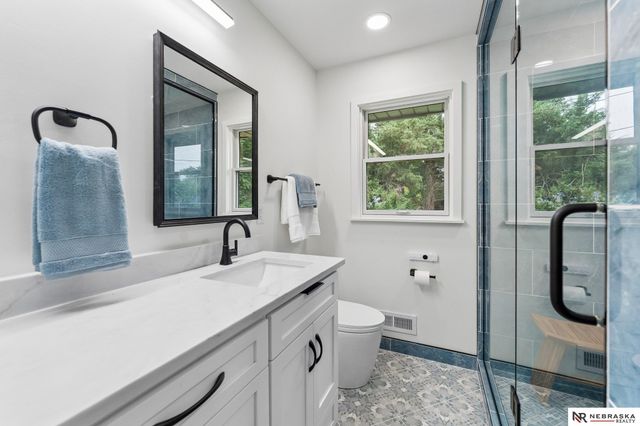 445 S 85th Street, Omaha, NE 68114