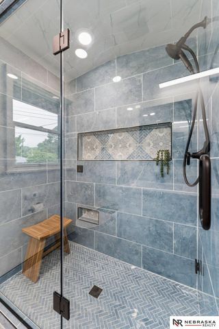 445 S 85th Street, Omaha, NE 68114