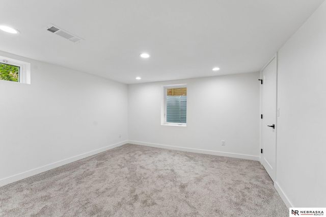 445 S 85th Street, Omaha, NE 68114