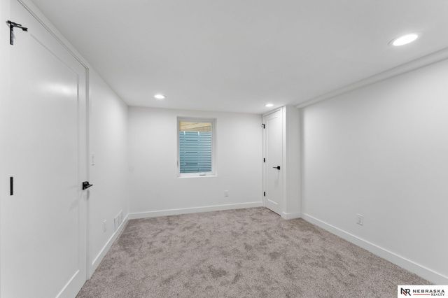 445 S 85th Street, Omaha, NE 68114