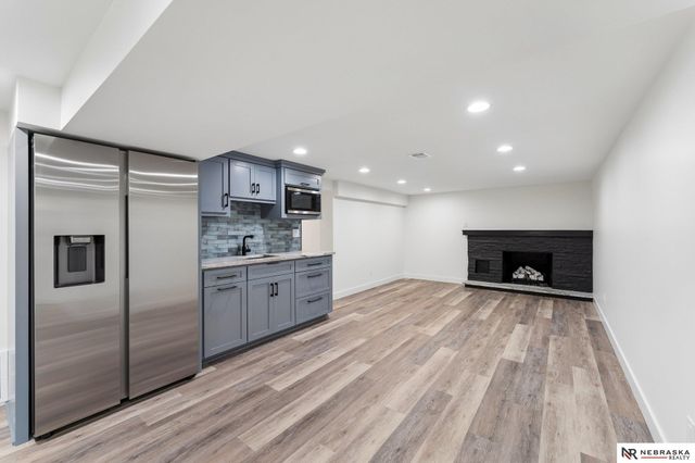 445 S 85th Street, Omaha, NE 68114