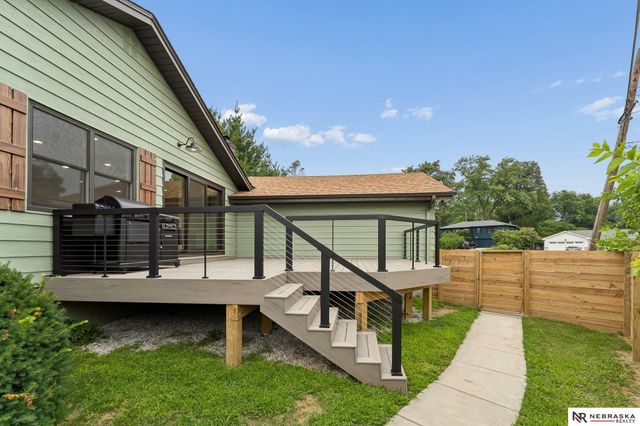 445 S 85th Street, Omaha, NE 68114