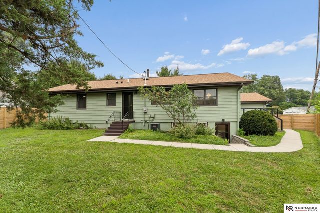445 S 85th Street, Omaha, NE 68114
