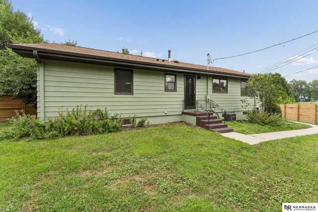 445 S 85th Street, Omaha, NE 68114