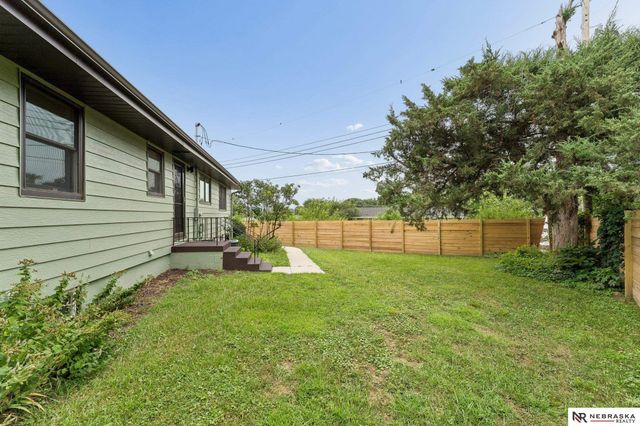 445 S 85th Street, Omaha, NE 68114