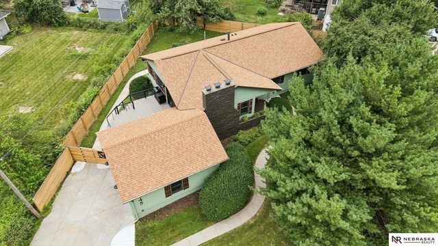 445 S 85th Street, Omaha, NE 68114