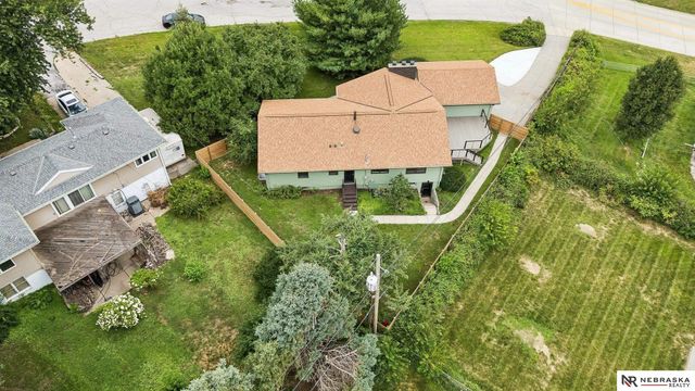 445 S 85th Street, Omaha, NE 68114