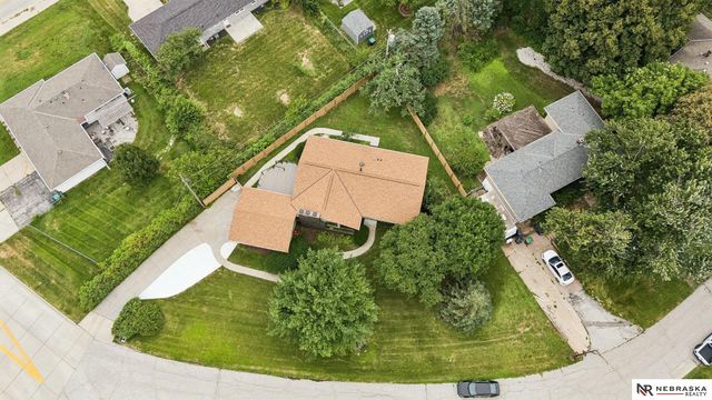 445 S 85th Street, Omaha, NE 68114