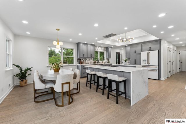445 S 85th Street, Omaha, NE 68114