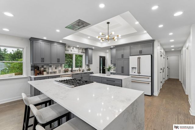 445 S 85th Street, Omaha, NE 68114