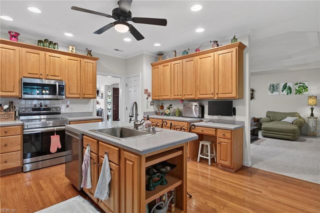 1 Black Oak CT, Poquoson, VA 23662