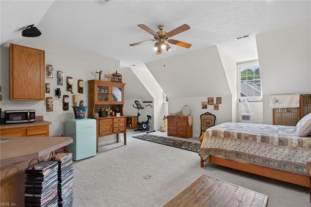 1 Black Oak CT, Poquoson, VA 23662