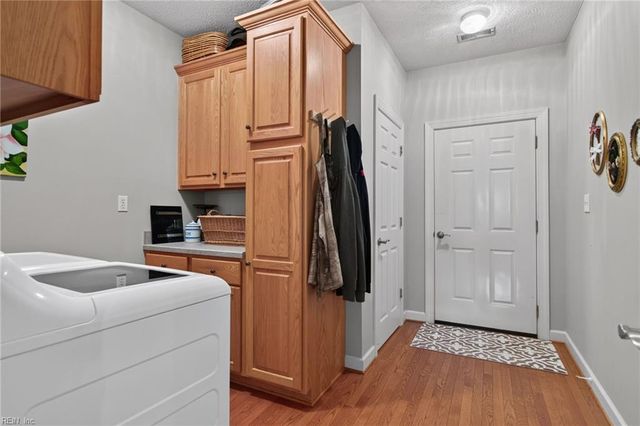1 Black Oak CT, Poquoson, VA 23662