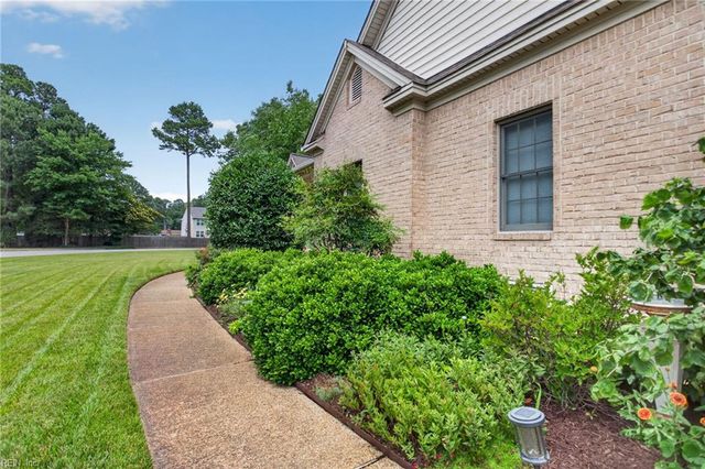 1 Black Oak CT, Poquoson, VA 23662