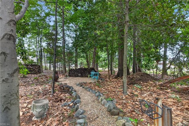 1 Black Oak CT, Poquoson, VA 23662