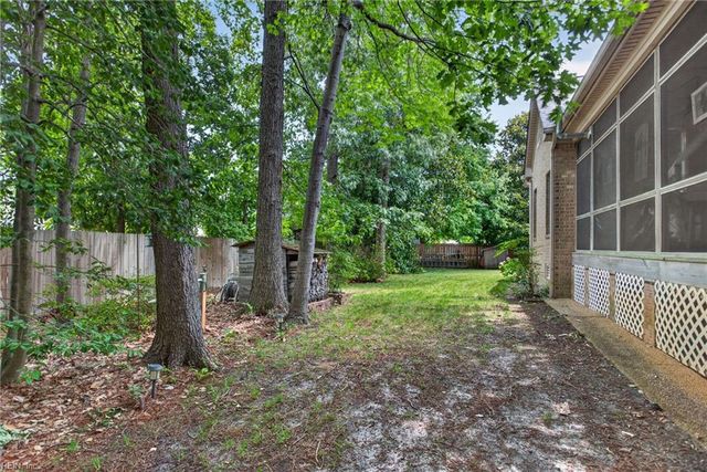 1 Black Oak CT, Poquoson, VA 23662