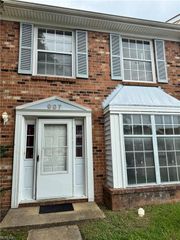987 Smoke Tree LN, Virginia Beach, VA 23452