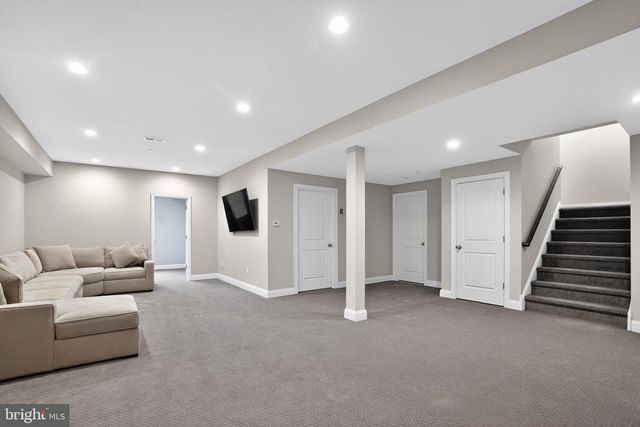 319 WHITEMARSH DR, Flourtown, PA 19031