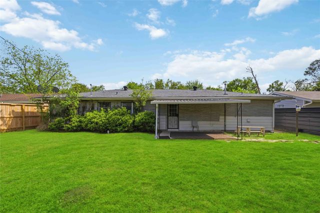 5919 Van Fleet Street, Houston, TX 77033