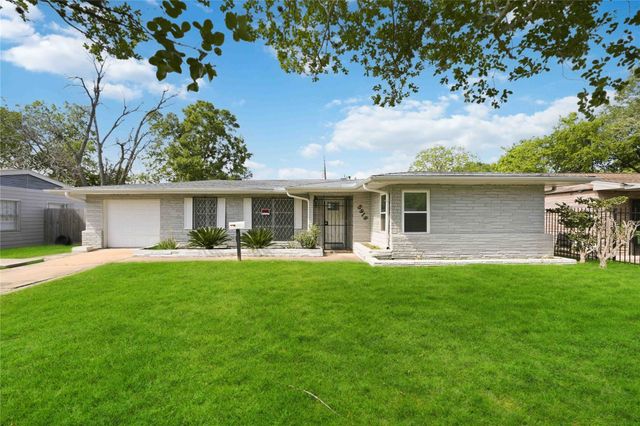 5919 Van Fleet Street, Houston, TX 77033