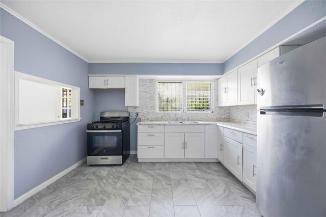 5919 Van Fleet Street, Houston, TX 77033