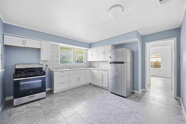 5919 Van Fleet Street, Houston, TX 77033