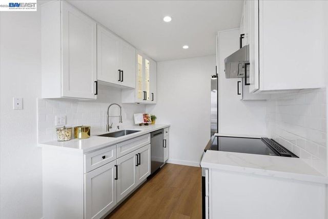 25055 25055 COPA DEL ORO DR 102, Hayward, CA 94545