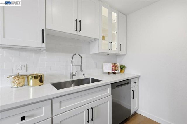 25055 25055 COPA DEL ORO DR 102, Hayward, CA 94545