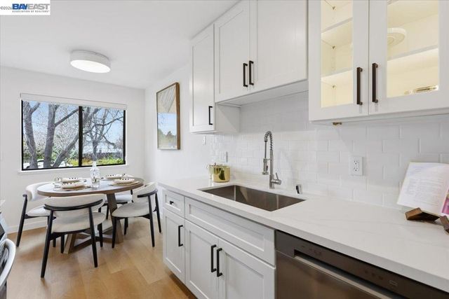 25055 25055 COPA DEL ORO DR 102, Hayward, CA 94545