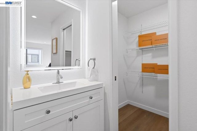 25055 25055 COPA DEL ORO DR 102, Hayward, CA 94545