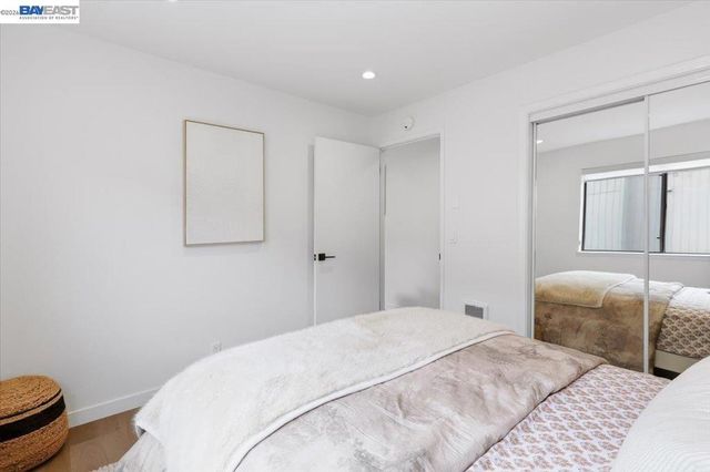 25055 25055 COPA DEL ORO DR 102, Hayward, CA 94545