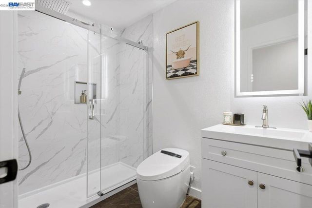 25055 25055 COPA DEL ORO DR 102, Hayward, CA 94545