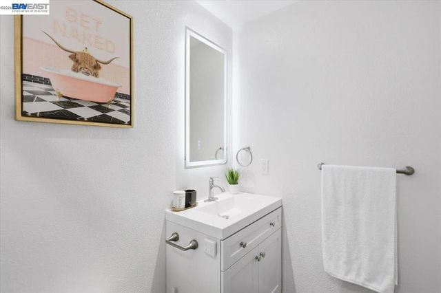 25055 25055 COPA DEL ORO DR 102, Hayward, CA 94545