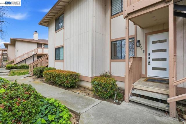 25055 25055 COPA DEL ORO DR 102, Hayward, CA 94545