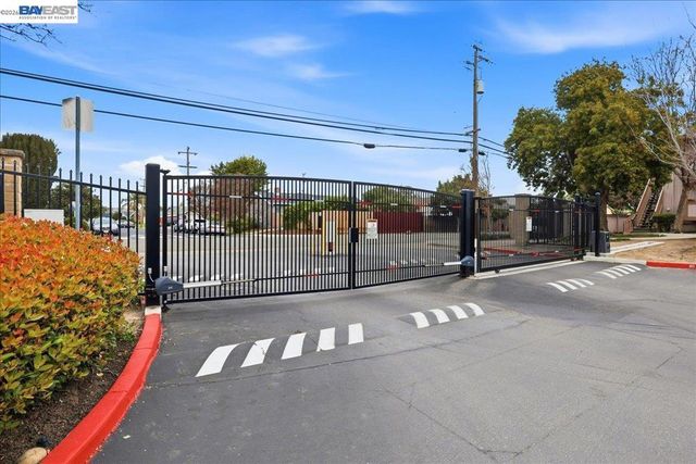 25055 25055 COPA DEL ORO DR 102, Hayward, CA 94545