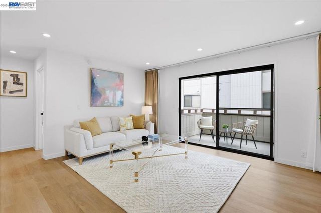 25055 25055 COPA DEL ORO DR 102, Hayward, CA 94545