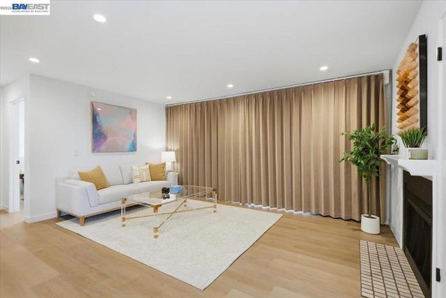 25055 25055 COPA DEL ORO DR 102, Hayward, CA 94545