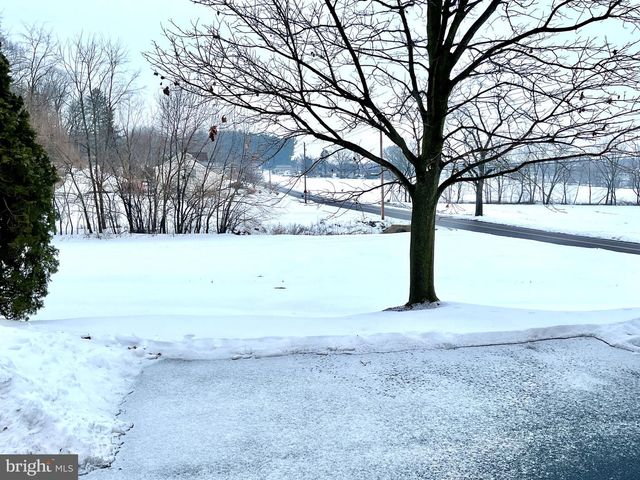 3206 BOWMAN RD, Lancaster, PA 17601