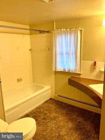 3206 BOWMAN RD, Lancaster, PA 17601